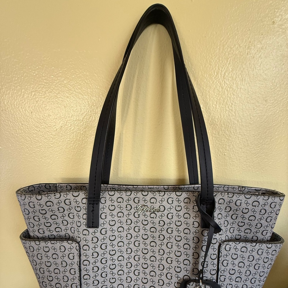 Guess Logo Tote Handbag - New without tags - Picture 7 of 14